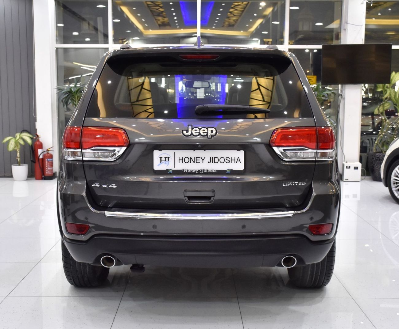 جيب جراند شيروكي EXCELLENT DEAL for our Jeep Grand Cherokee Limited 4WD ( 2015 Model ) in Grey Color GCC Specs