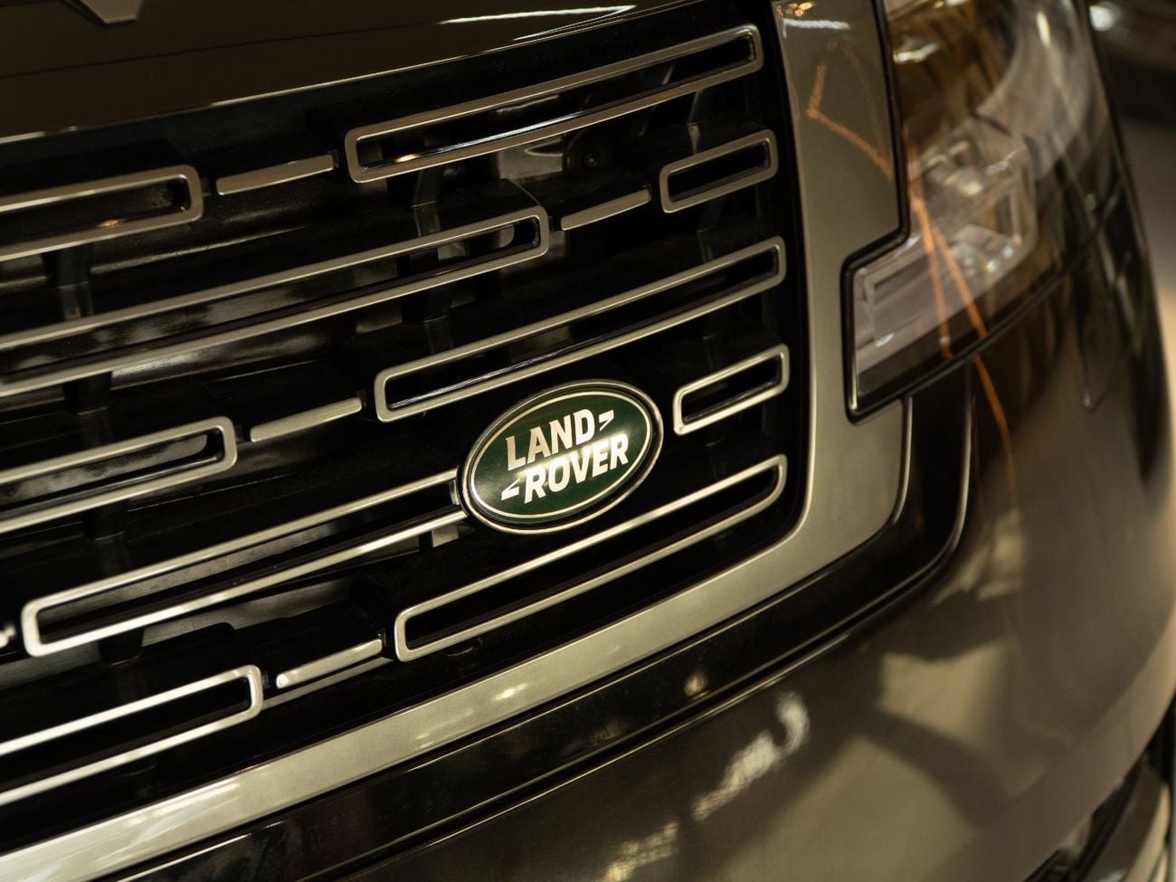 Land Rover Range Rover Autobiography P530 4.4L 2023 Range Rover Vogue Autobiography | Black Exterior | Maroon Interior | Lu