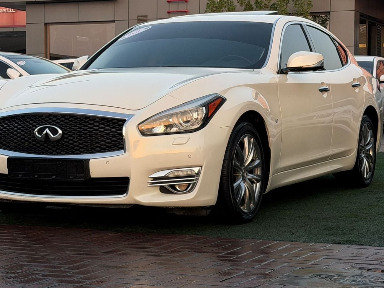 Infiniti Q70 EXCELLENCE First owner from the dealership, full option, sunroof, two keys