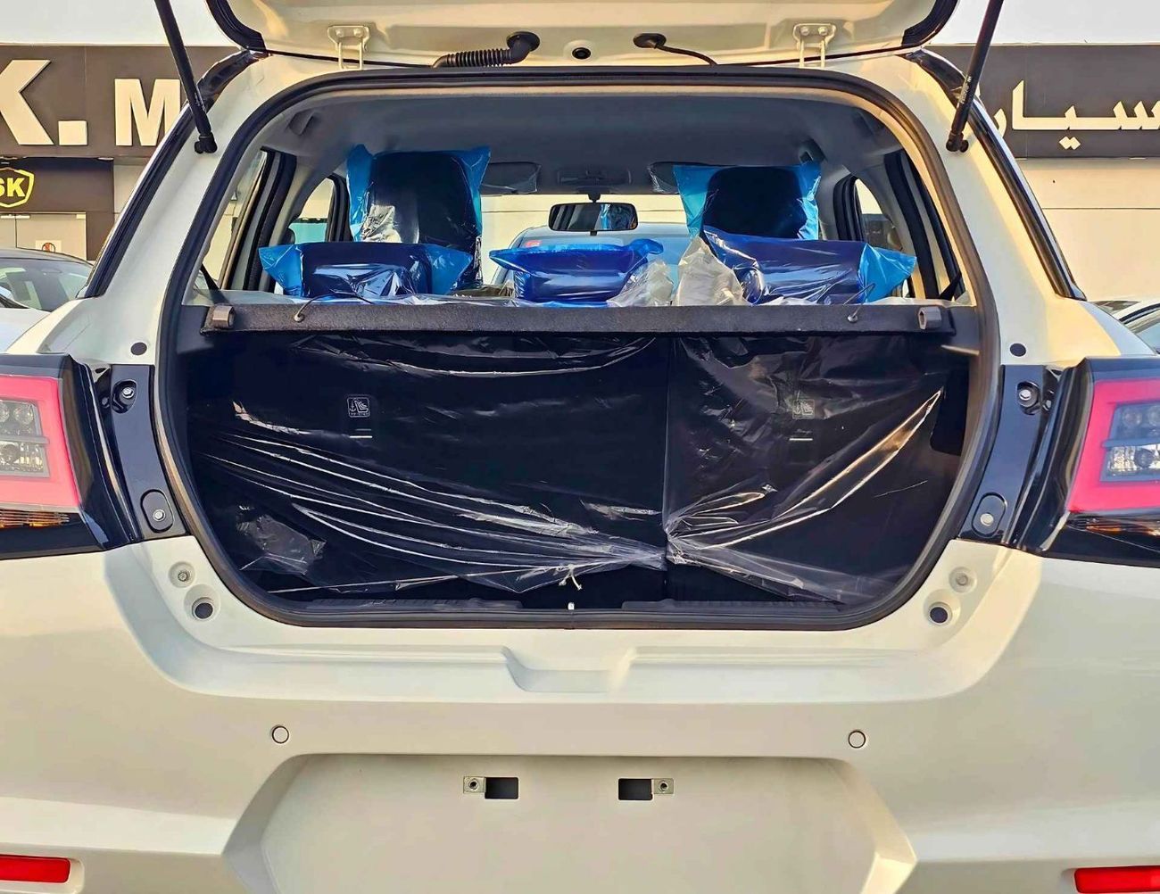 سوزوكي سويفت GLX DUAL TONE / 1.2L PETROL A/T/ PUSH START/ REAR PARKING SENSOR / REAR CAMERA / CODE # SGLX