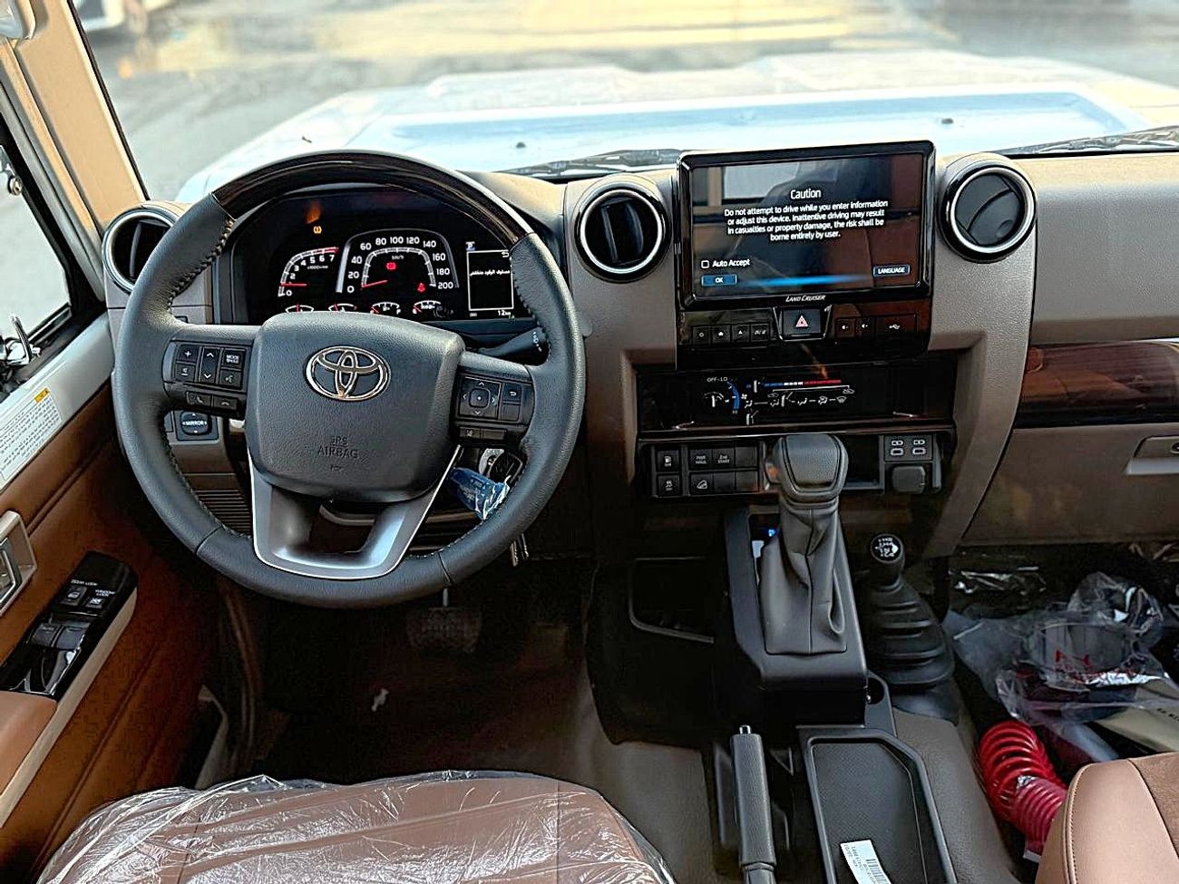 Toyota Land Cruiser Pick Up LC 79 Pickup S/C 4.0L Petrol A/T Full Option 2025 Model