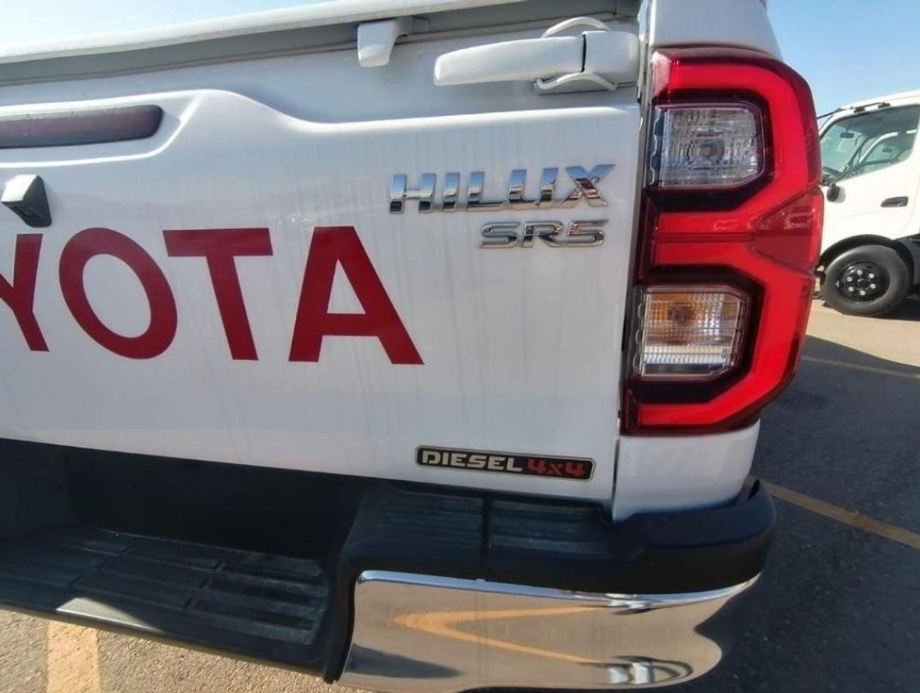 Toyota Hilux TOYOTA hILUX DOUBLE CAB MT 4 × 4 ( GLX Auto)