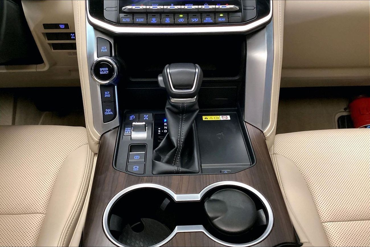 Toyota Land Cruiser GXR | National Day Celebration | Guaranteed Warranty | 0 Down Payment