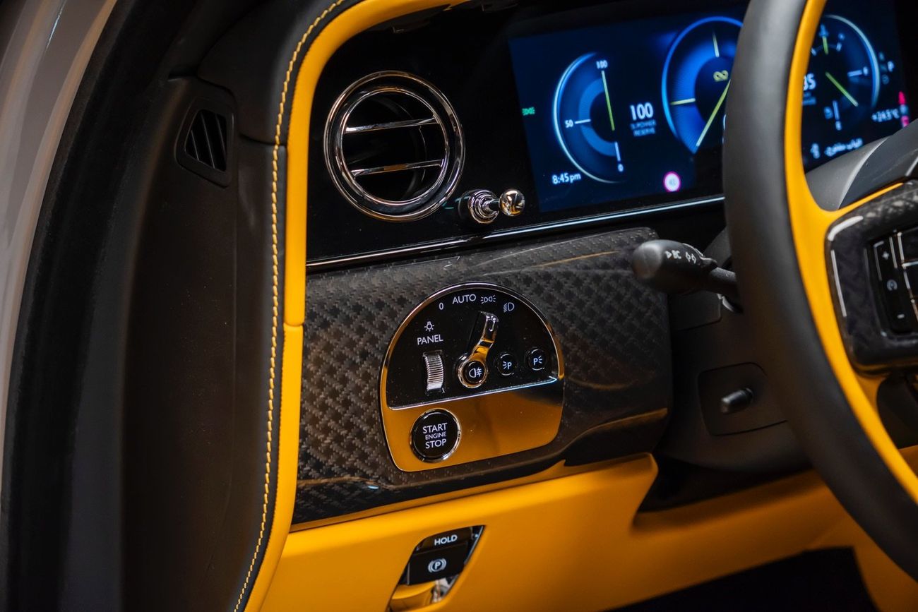 رولز رويس كولينان Rolls Royce cullinan  2025 GCC  Warranty and service AGMC  Black badge  2,900 km