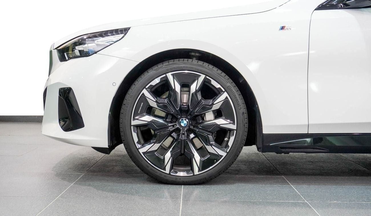 بي أم دبليو 530i Sedan Master M Sport Pack