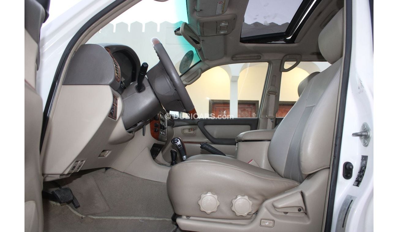 Toyota Land Cruiser Toyota Land Cruiser 2006, GCC, full option, without paint, without accidents, very clean from inside