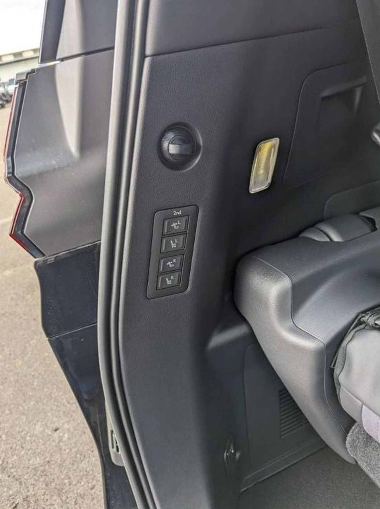 لكزس LM 350h (For export only)