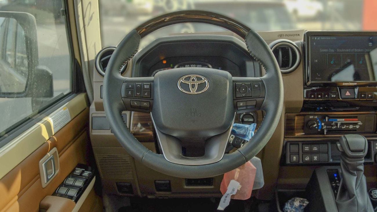 تويوتا لاند كروزر 70 2025 Toyota Land Cruiser LC 76 4.0L AT Petrol Full Option (Beige)