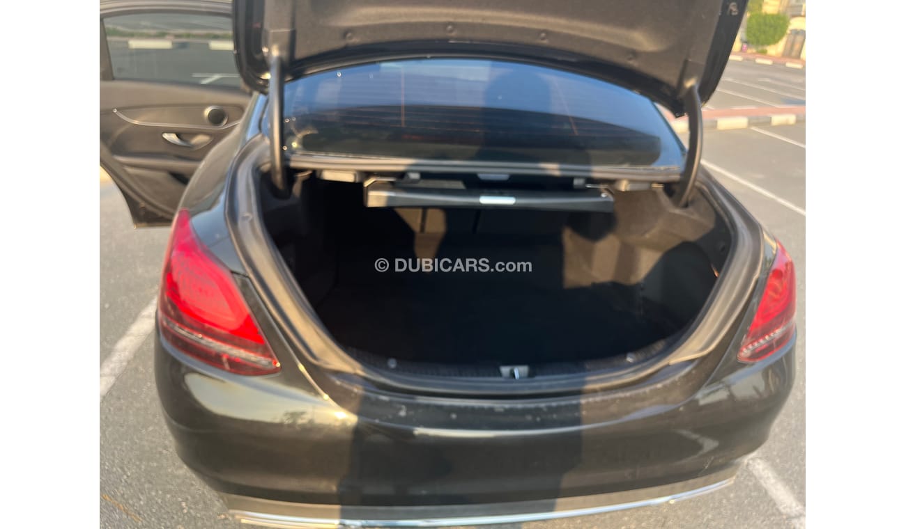 مرسيدس بنز C 300 STD 2.0 L Two key