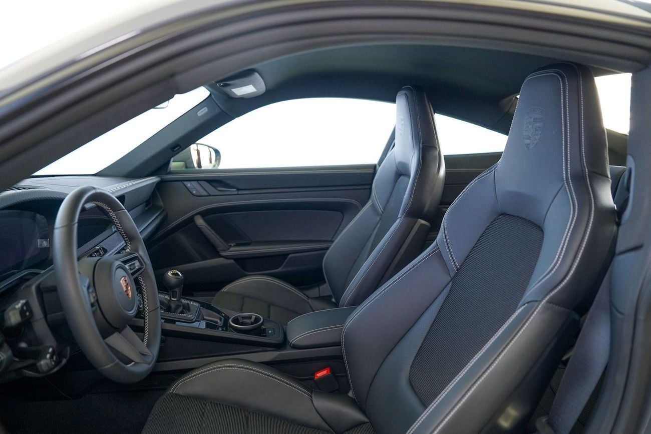 بورش 911 GT3 TOURING GT3 4.0L (505 HP) Touring Package