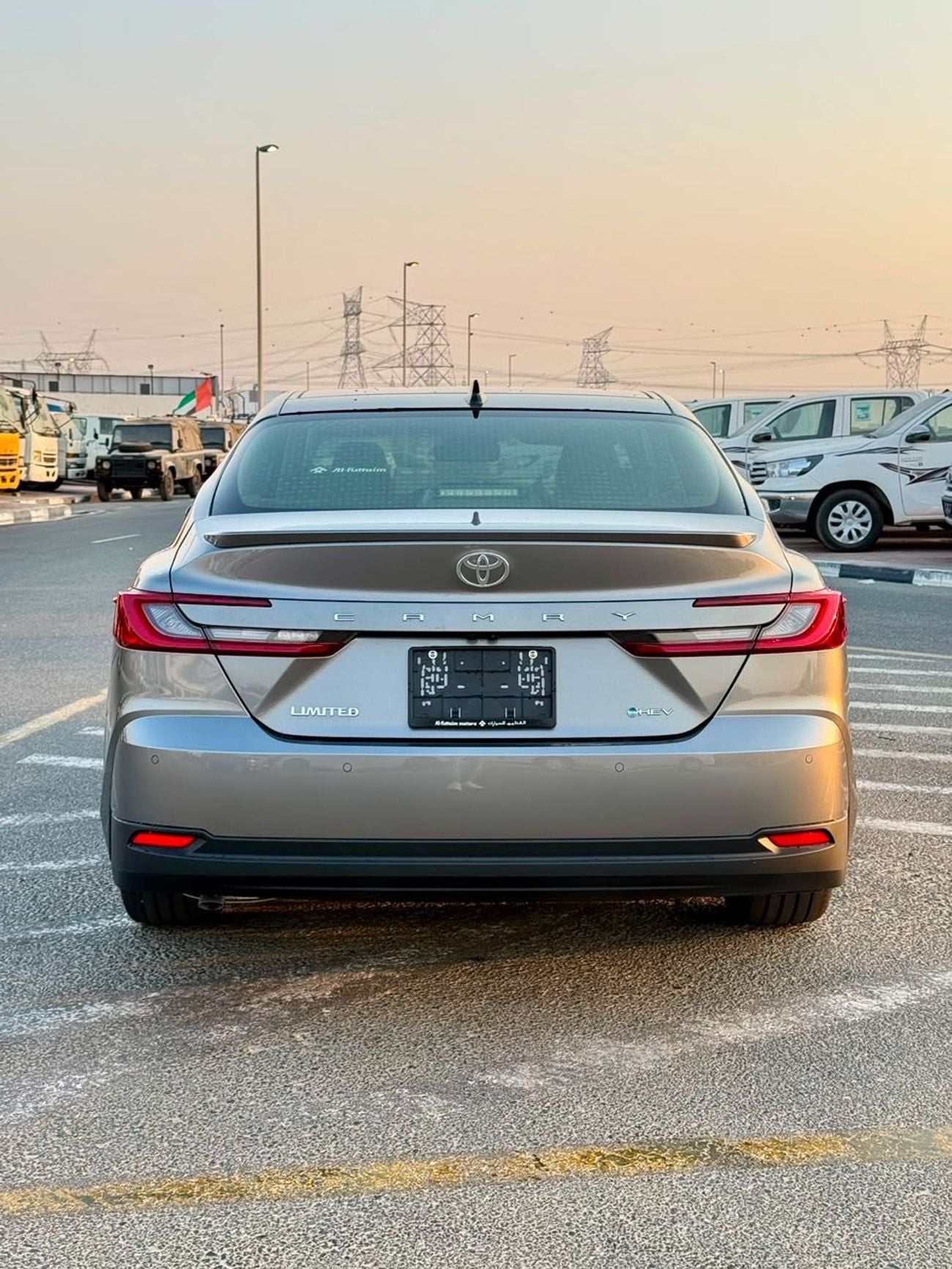 Toyota Camry Toyota Camry Limited HEV 2.5L Gray 2026 Al Futtaim Specs