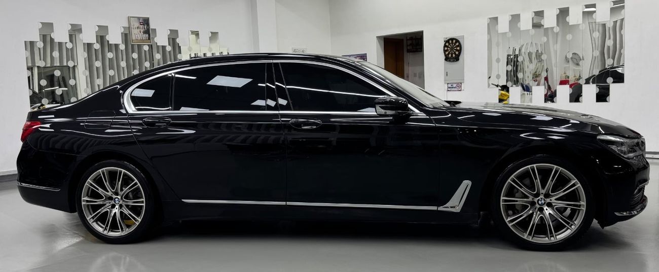 بي أم دبليو 730Li Exclusive 2.0L