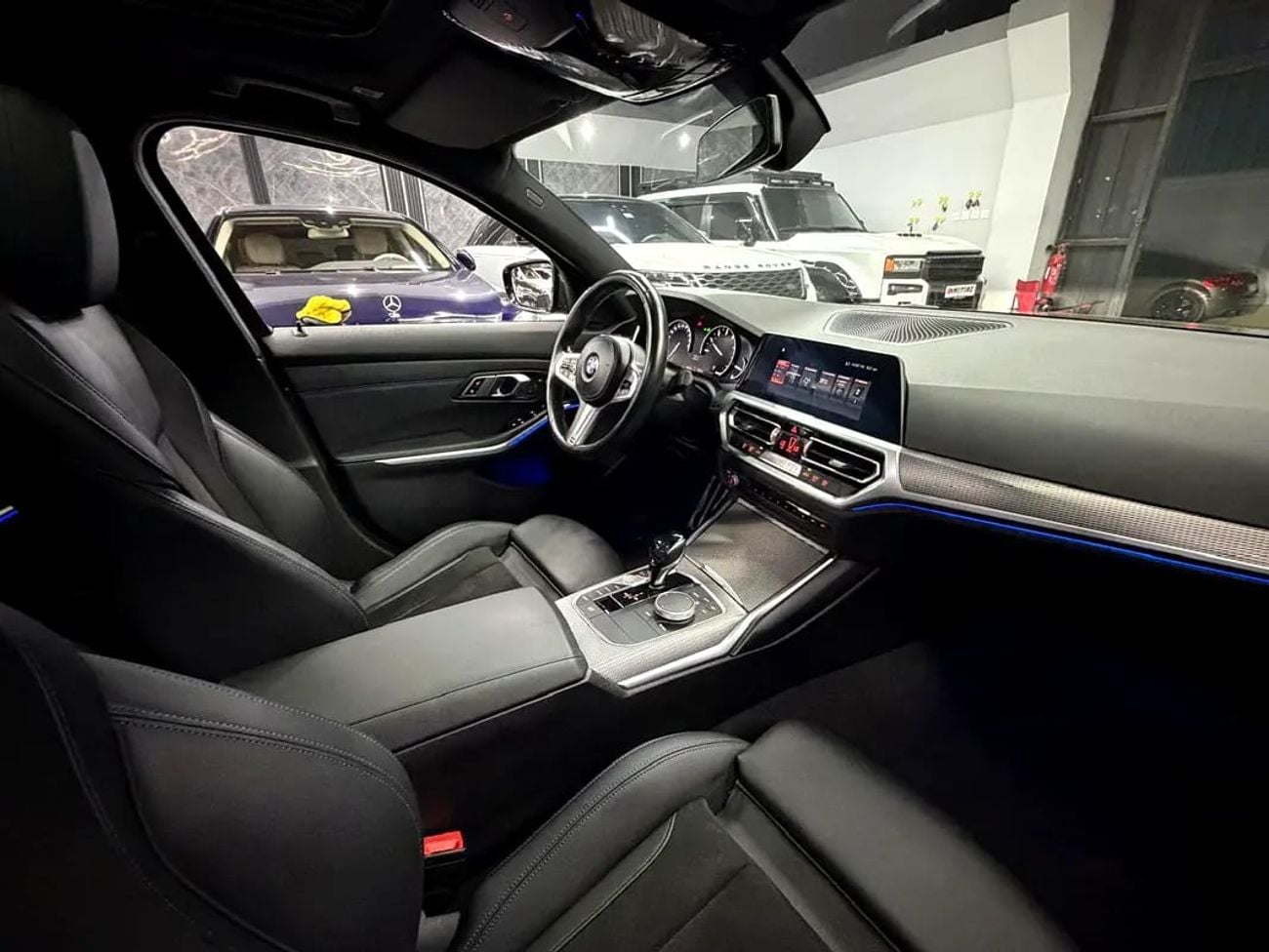 BMW 330i Exclusive 2.0L (255 HP)