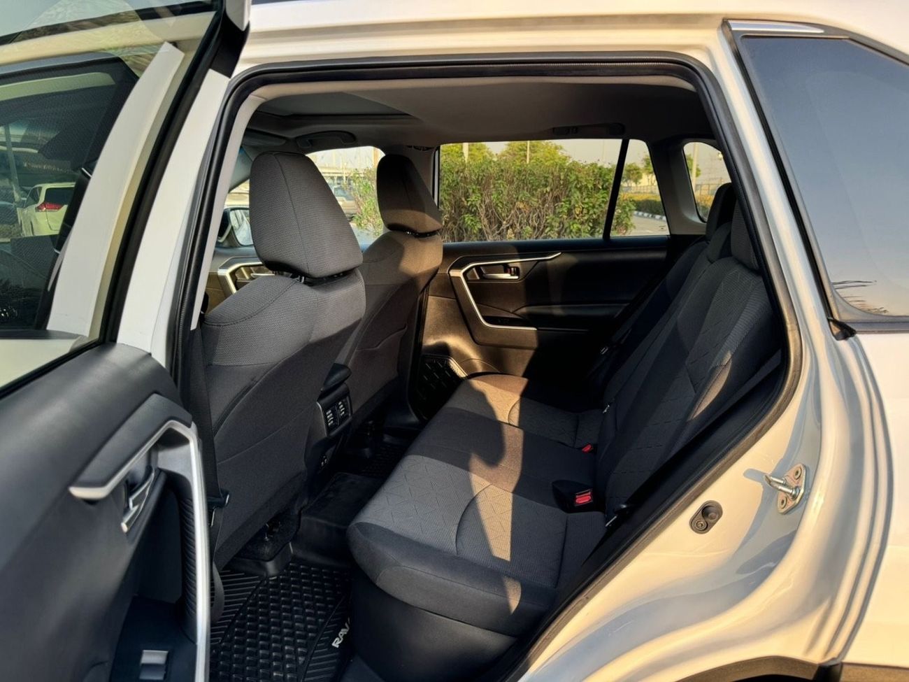 Toyota RAV4 2021 XLE HYBRID HEV SUNROOF FULL OPTION CANADA SPEC