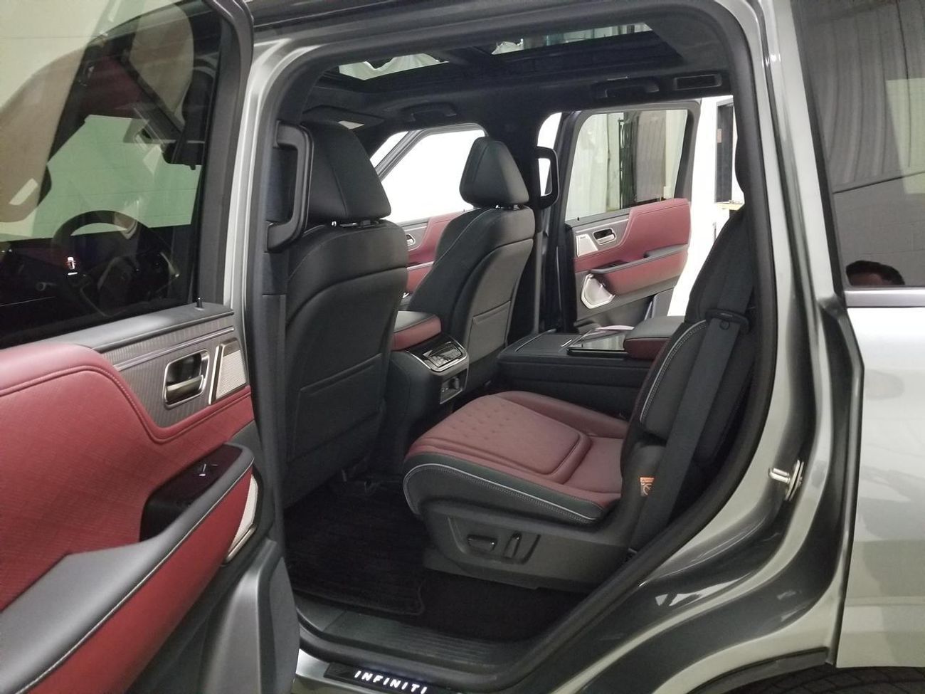 إنفينيتي QX80 AUTOGRAPH CANADIAN SPEC