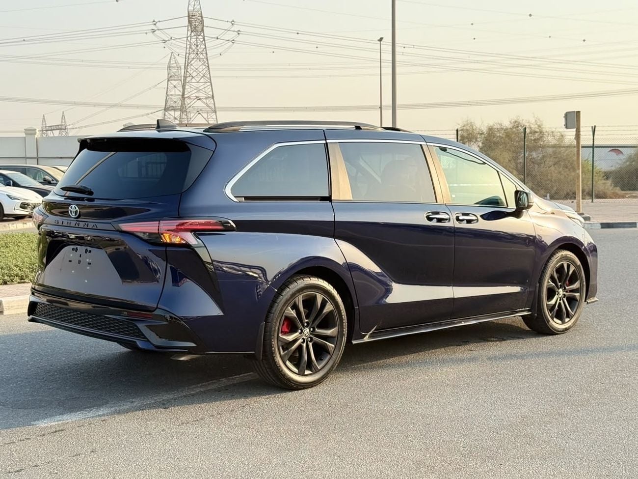 Toyota Sienna XLE hybrid 2.5 L premium