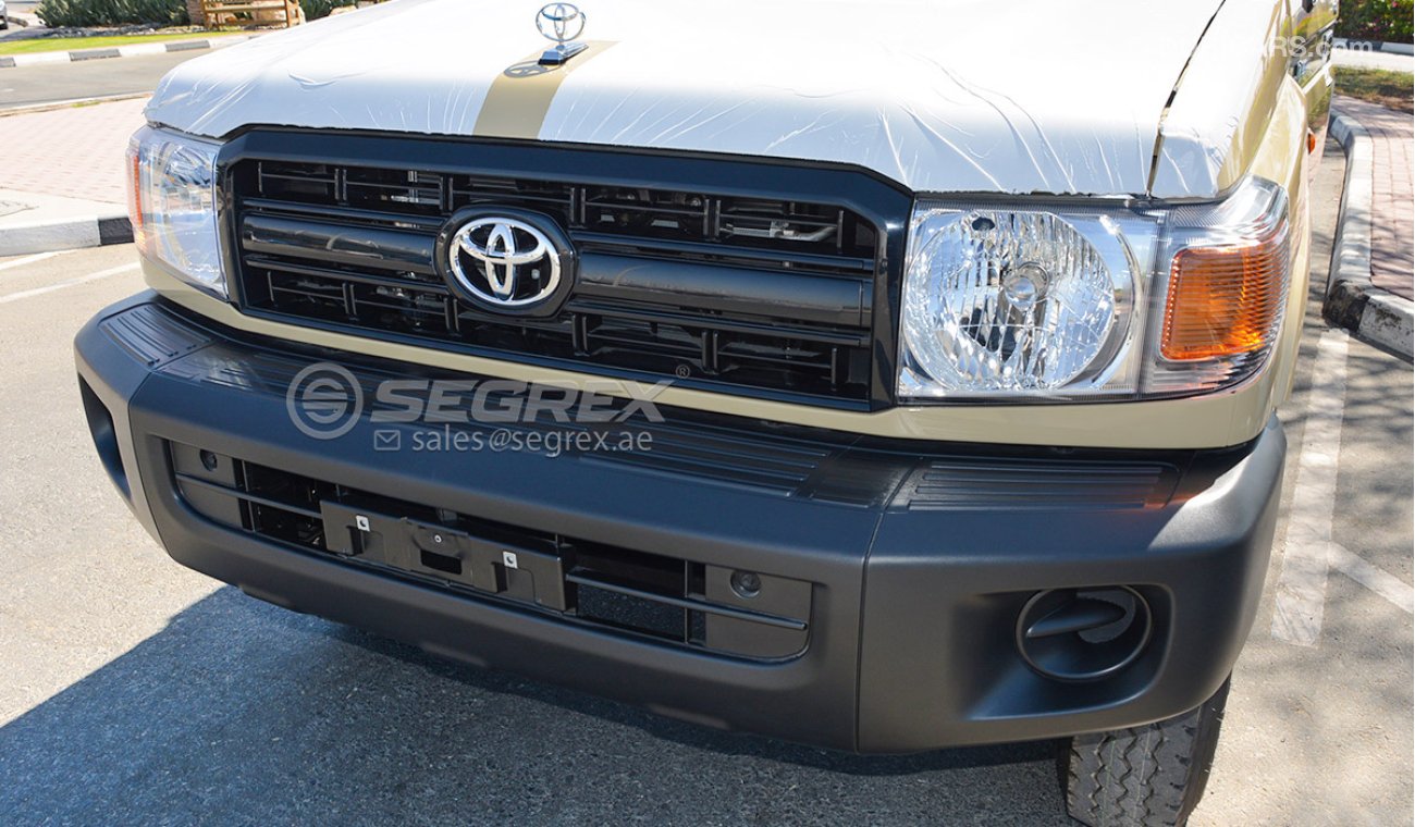 تويوتا لاند كروزر بيك آب Toyota Land Cruiser Pick Up LC79 Cabina Sencilla, 4.0L Gasolina