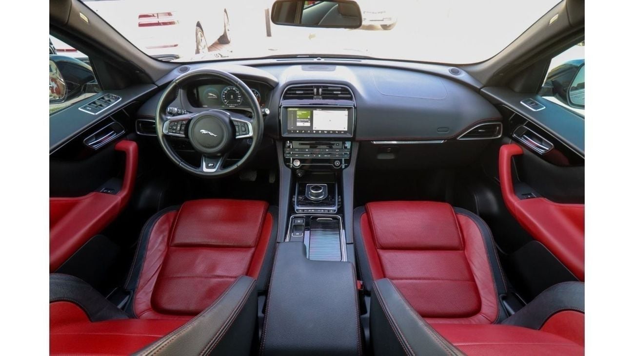 جاكوار F بيس R-سبورت