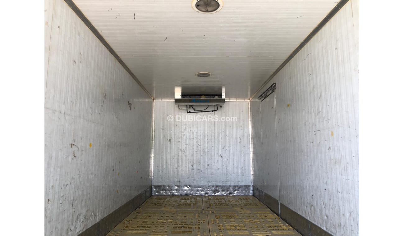 Mitsubishi Fuso Canter 4.0L V6 Diesel Engine , Manual , Temperature 0 TO +5 Degrees, Ampex Chiller, 16 Foot Long Chassis