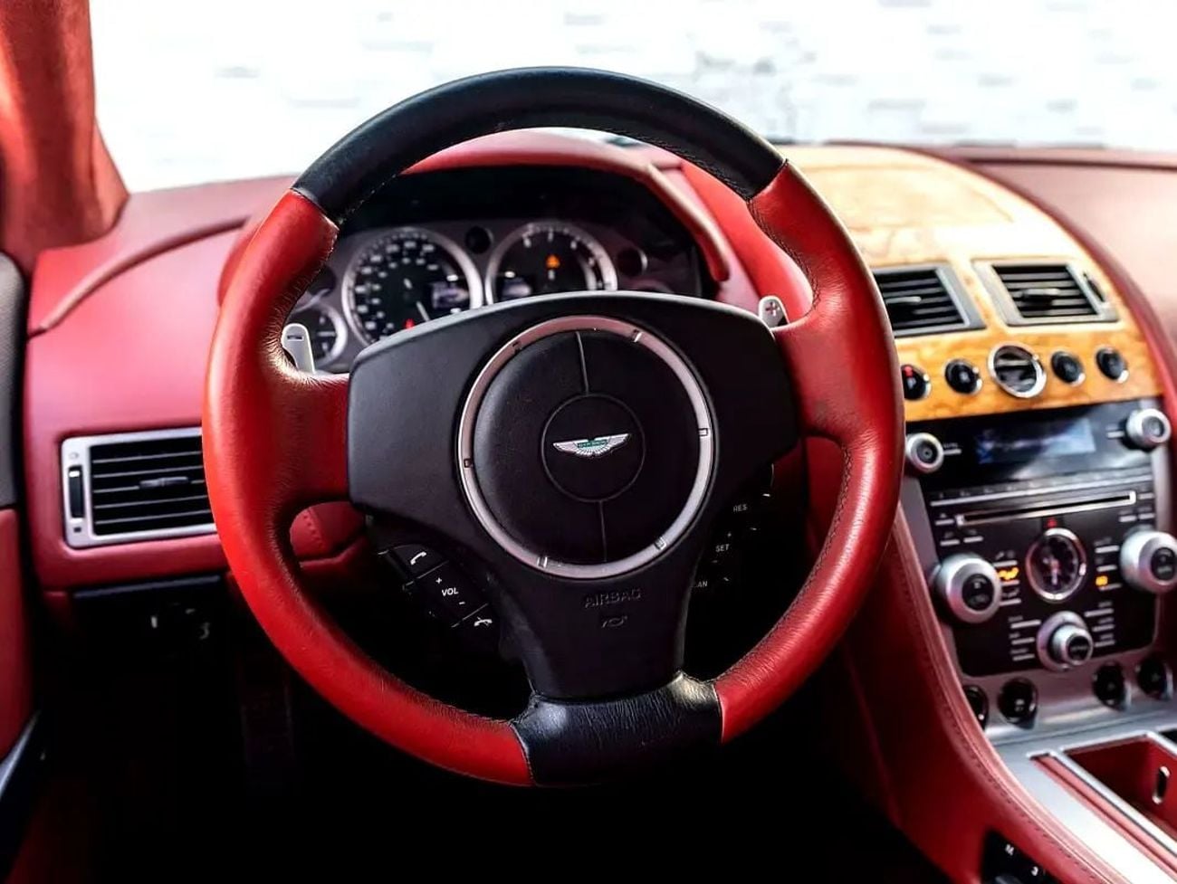 Aston Martin DB9 STD Aston Martin DB9 2010