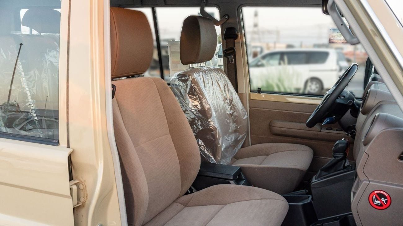 تويوتا لاند كروزر 70 HT VXR 2026 Toyota Land Cruiser LC76 4.0L AT Petrol (Beige-Brown) Basic