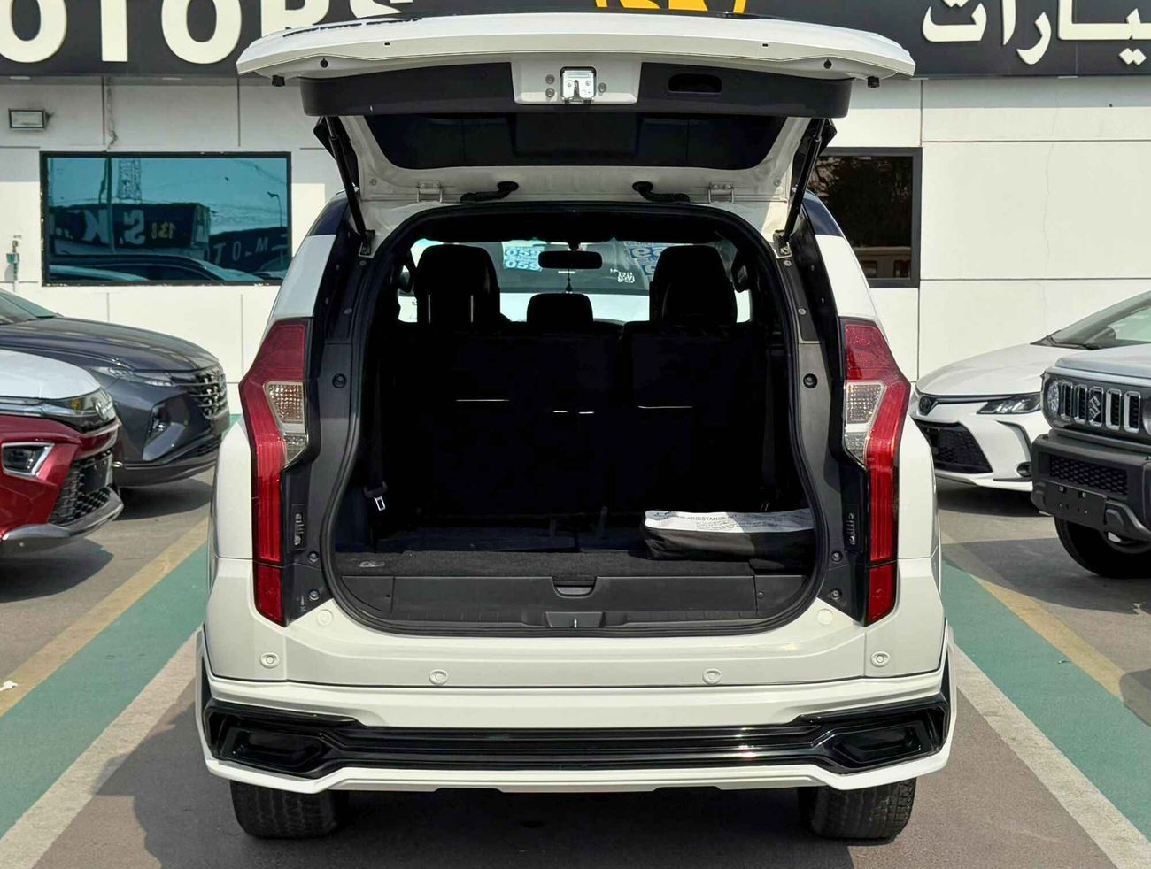 Mitsubishi Montero Sport / SIGNATURE EDITION/ SUNROOF/ 4WD/ FULL OPTION ROOF LIGHTING/ NON ACCIDENT/  LOT# 8916