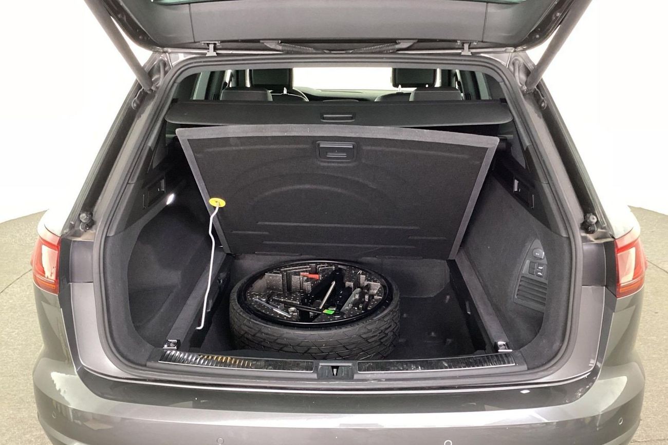 Volkswagen Touareg R-Line | Guaranteed Warranty | 0 Down Payment