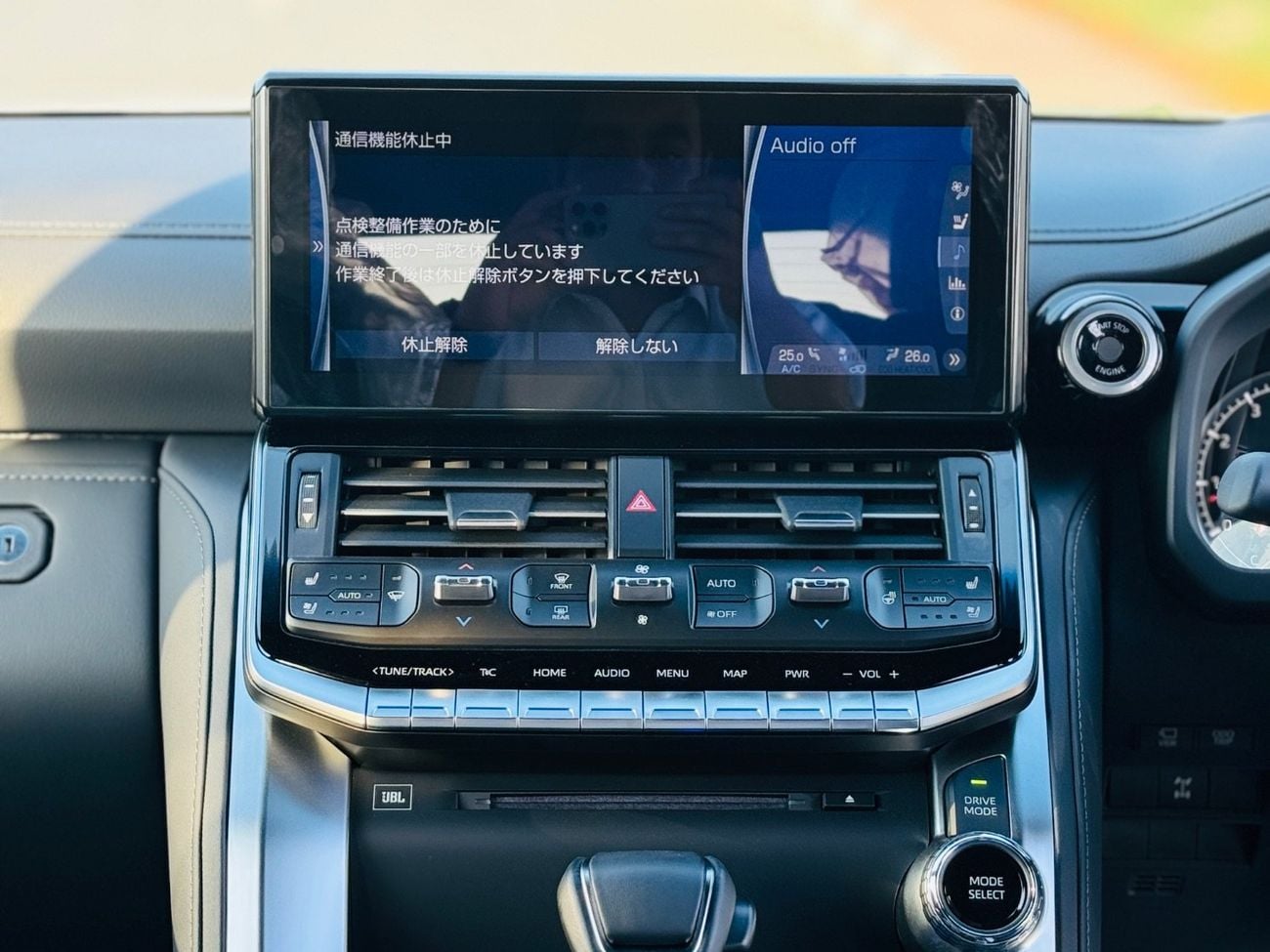 تويوتا لاند كروزر Zx top of the range white with black interior