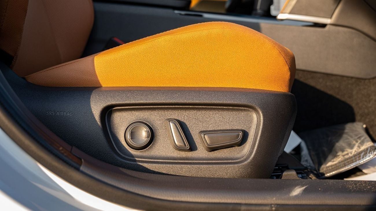 Toyota Camry 2025 Toyota Camry Lumiere 2.5L HEV Full option (White)