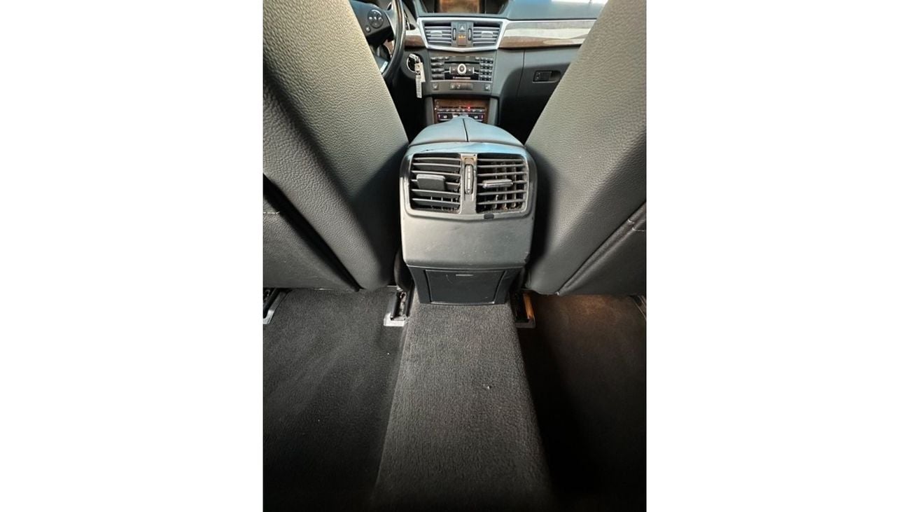 مرسيدس بنز E 350 السيارة بحالة ممتازة مرسيدس بنز 2011 E350 من الداخل جلد أسود دفع ثنائي