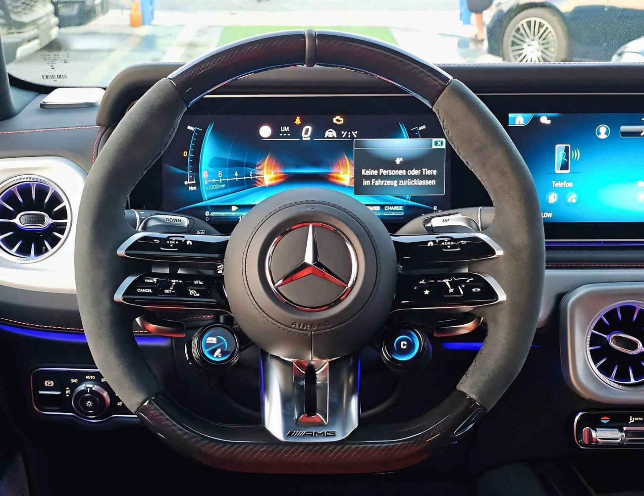 Mercedes-Benz G 63 AMG AIR SUSPENSION / 4.0L V8 / LEATHER SEATS / 4WD / DIGITAL DISPLAY (CODE#69059)