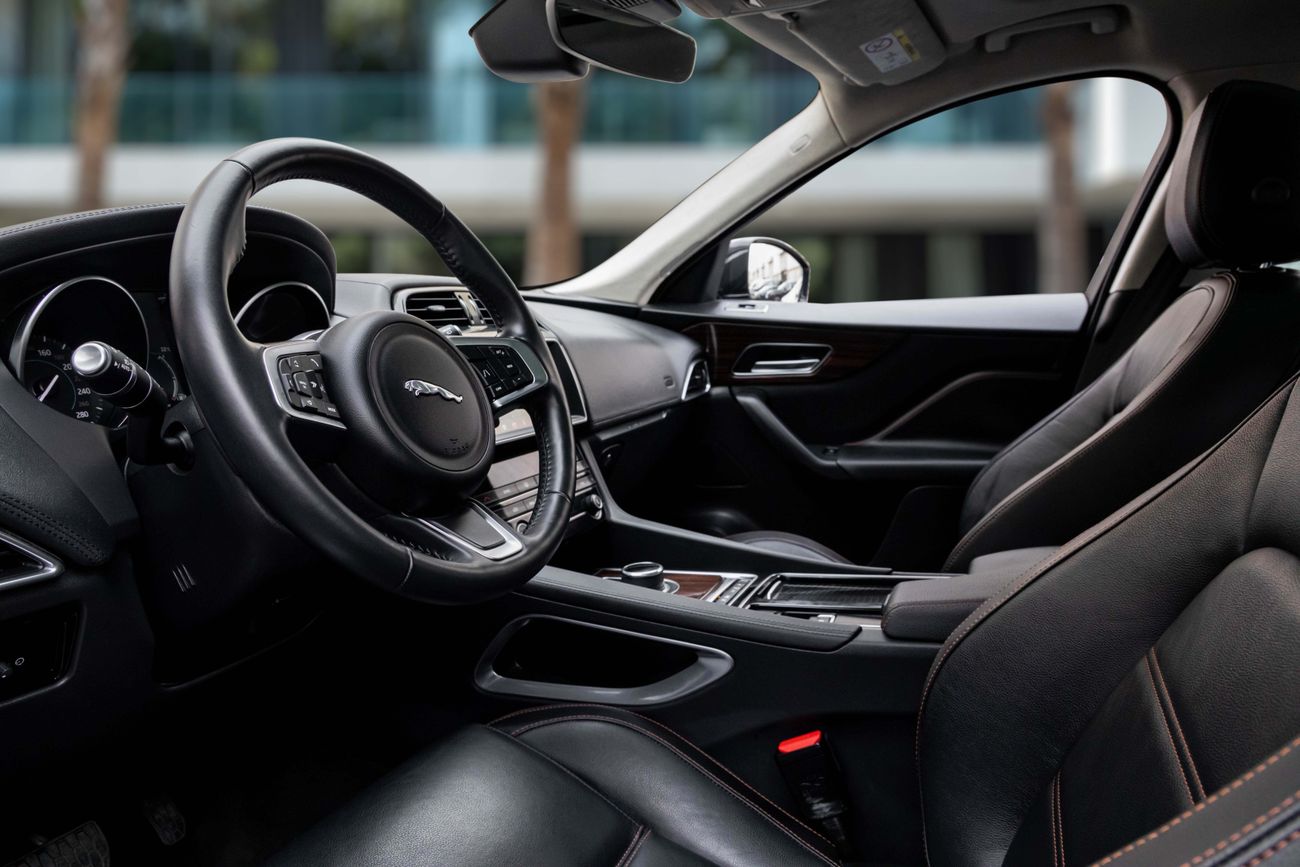 جاكوار F بيس F-Pace Prestige | 2,155 P.M | 0% Downpayment | 25T AWD LOW MILEAGE JAGUAR SERVICED! | Ramadan Offer!