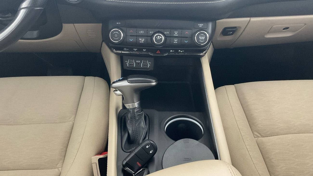 دودج دورانجو 3.6 AUTO SXT RWD | شامل الضمان | 0 ﺪﻔﻋﺓ ﺃﻮﻟﻯ