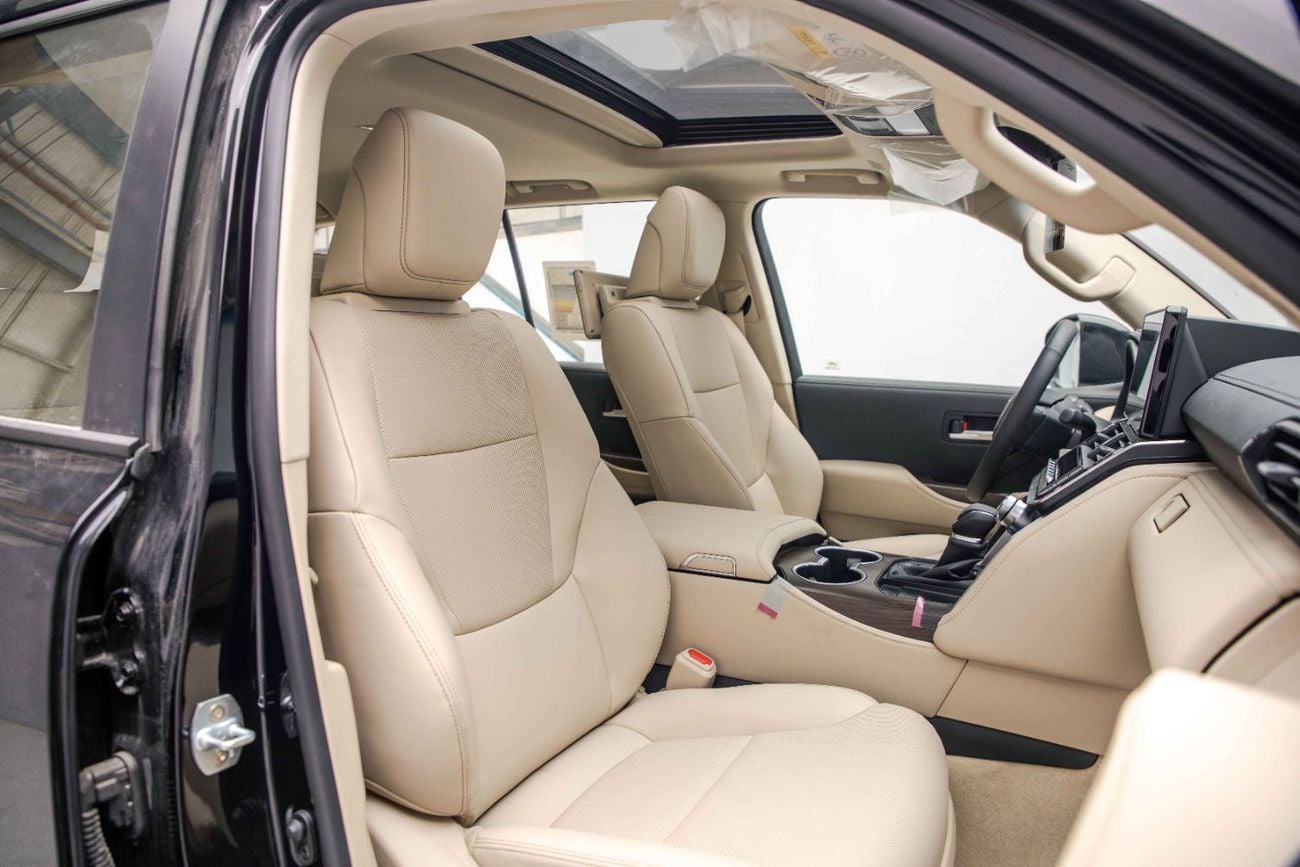 تويوتا لاند كروزر LC300 GXR 3.5L - Black Inside Beige | Export Only