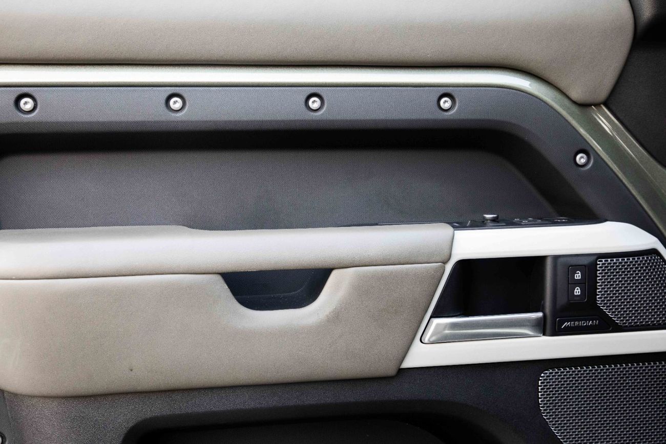 لاند روفر ديفندر 4,896 P.M  | 0% Downpayment | HSE P400 || IMMACULATE!