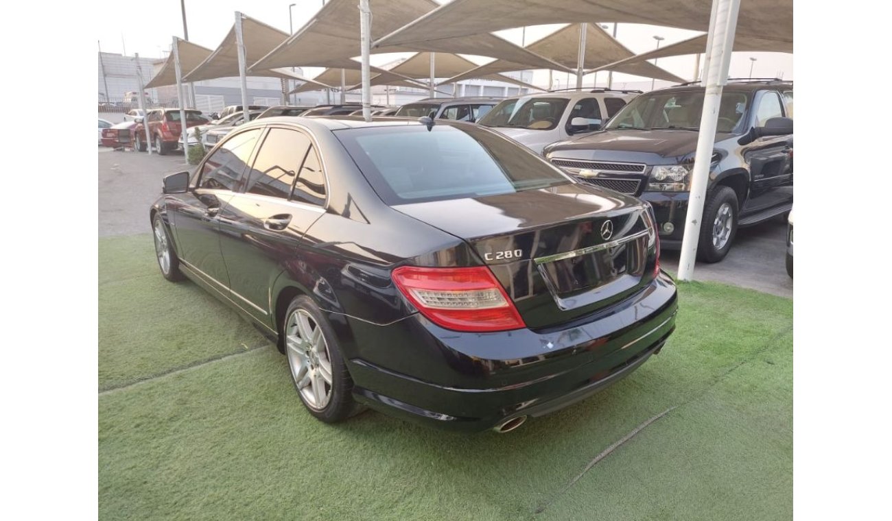 Mercedes-Benz C 280 MERCEDES C280 GCC BLACK COULOUR BANORAMA NOT NEED ANY THINGS VERY GOOD CONDTION.