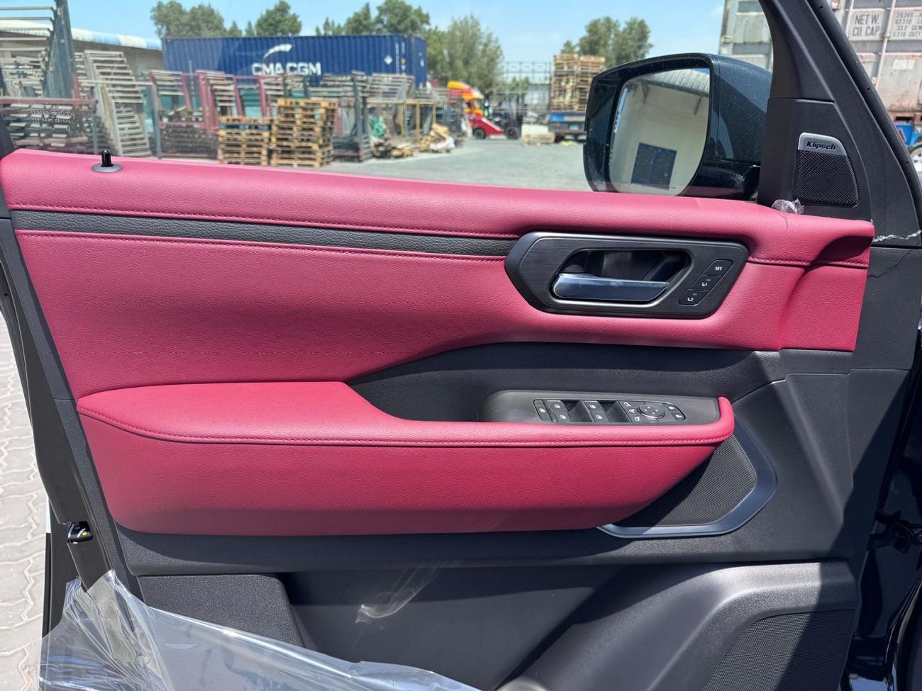 Nissan Patrol SE Platinum City 3.8L BLACK/ BURGUNDY