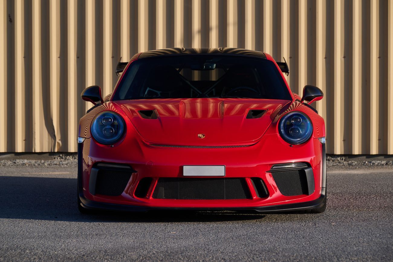 بورش 911 بورشه GT3 RS - Weissach  بورشه 911 GT3 RS مميزة جدًا مع الحزمة النادرة والمطلوبة "Weissach". في الجي