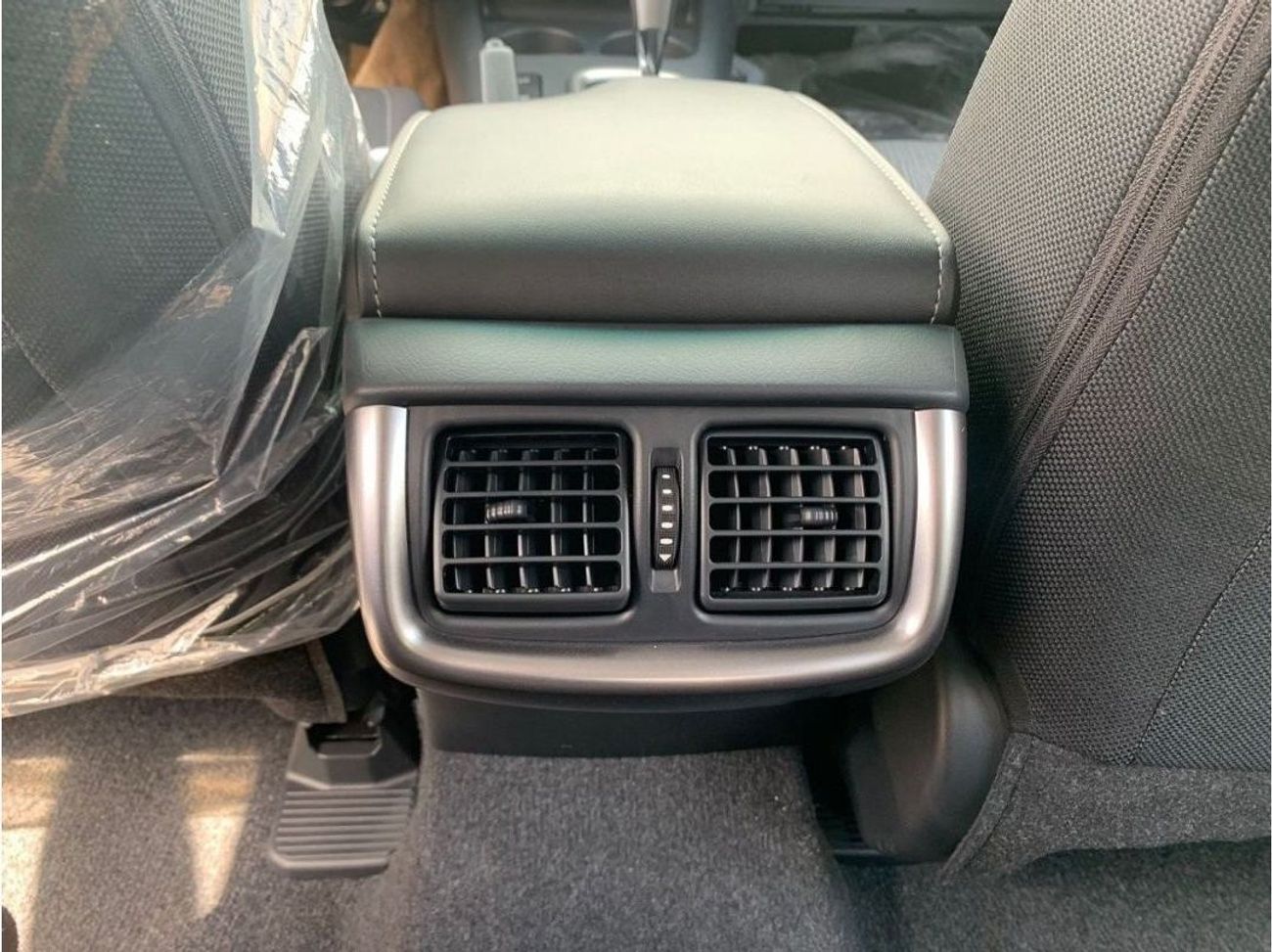 تويوتا هيلوكس TOYOTA HILUX 2.4L V4 4X4 AT FULL OPTION WITH PUSH START