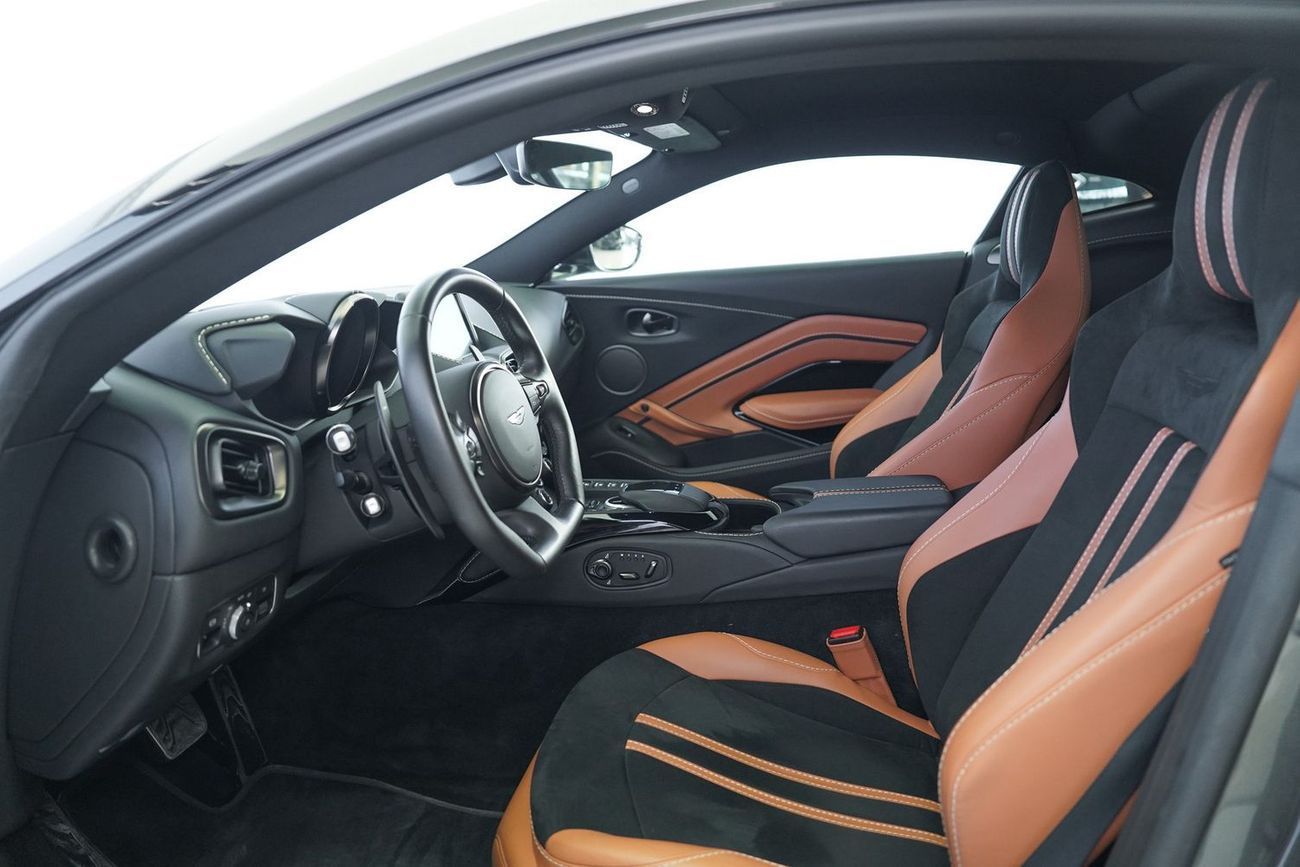 Aston Martin Vantage 