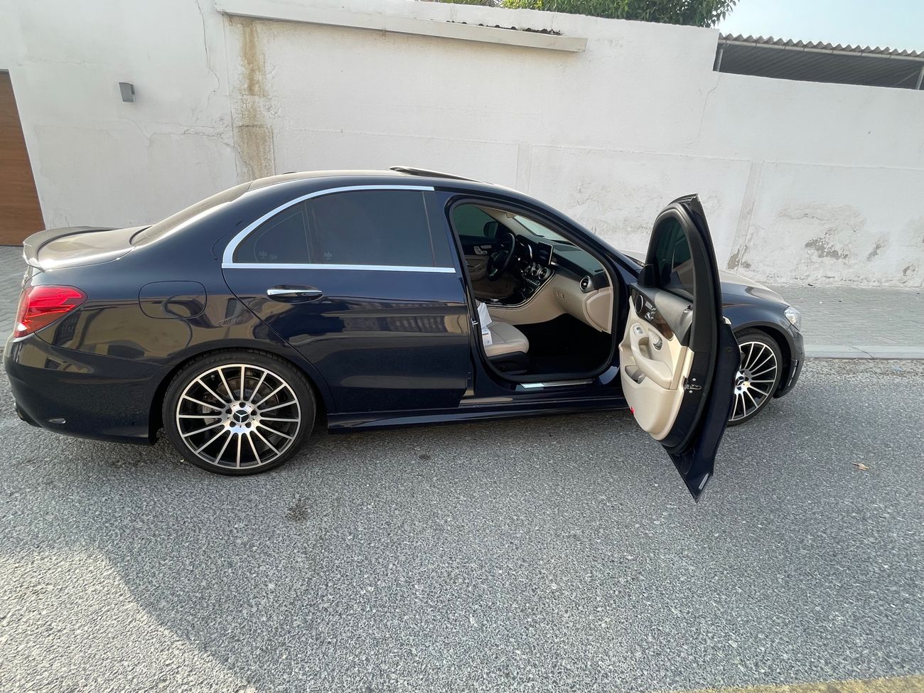 Mercedes-Benz C 300 Std 2.0L (241 HP)