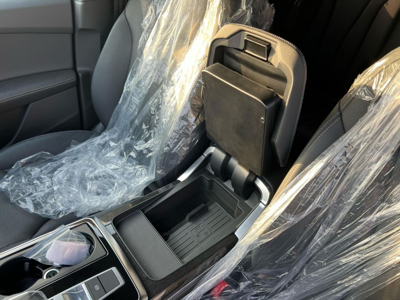 Audi Q8 2023-Audi Q8 55 TFSI Quattro-SLINE