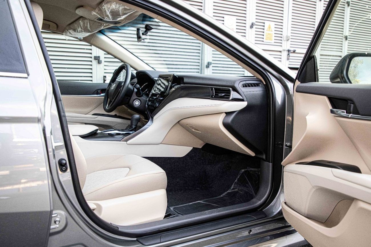 Toyota Camry 2023 Toyota Camry 2.5 LE - Precious Metal inside Beige