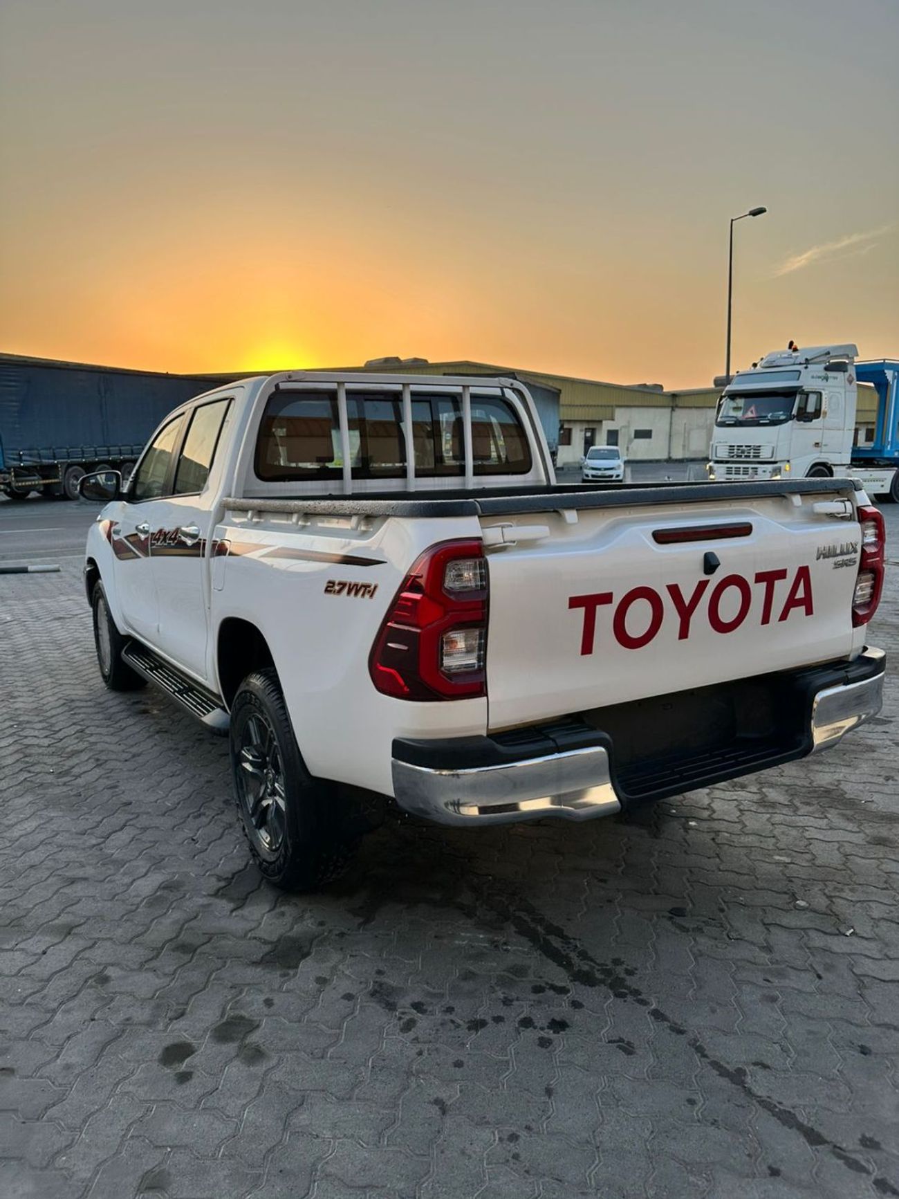 Toyota Hilux SR5 2.7L Petrol Manual Double Cap 4x4 Full Option