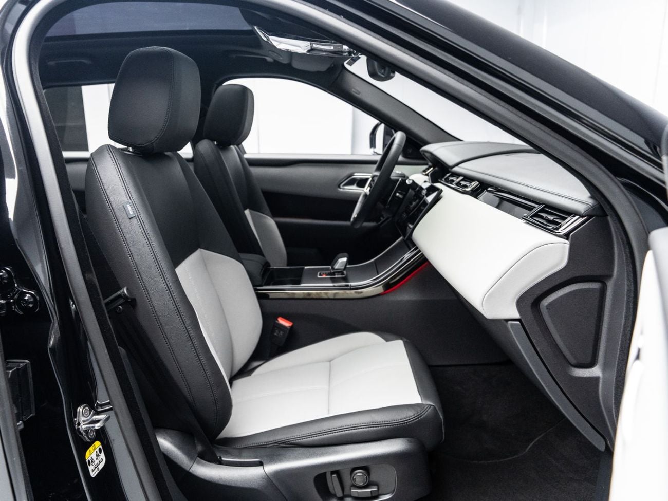 لاند روفر رينج روفر فيلار R-DYNAMIC S BUY NOW, PAY 2027 | THE BLACKLINE STANDARD | 2031 Land Rover Warranty & Service Contract