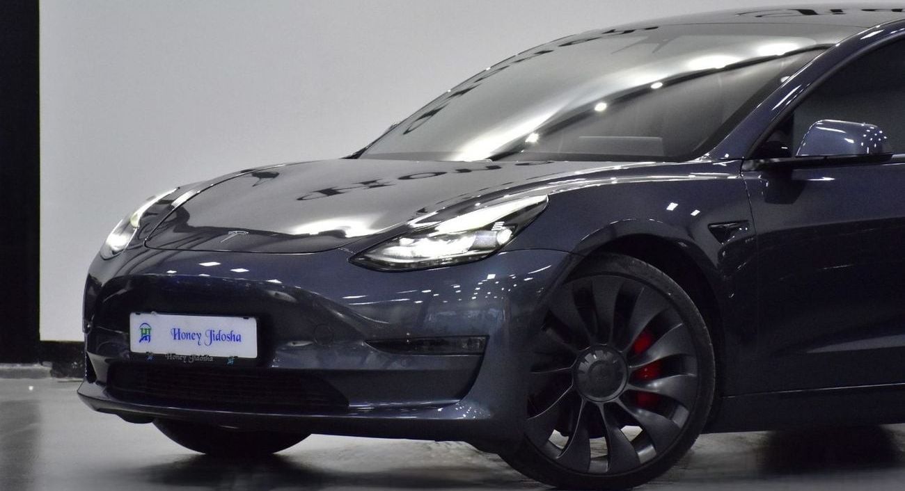 Tesla Model 3 EXCELLENT DEAL for our Tesla Model 3 Performance ( 2021 Model ) in Midnight Silver Color GCC Specs