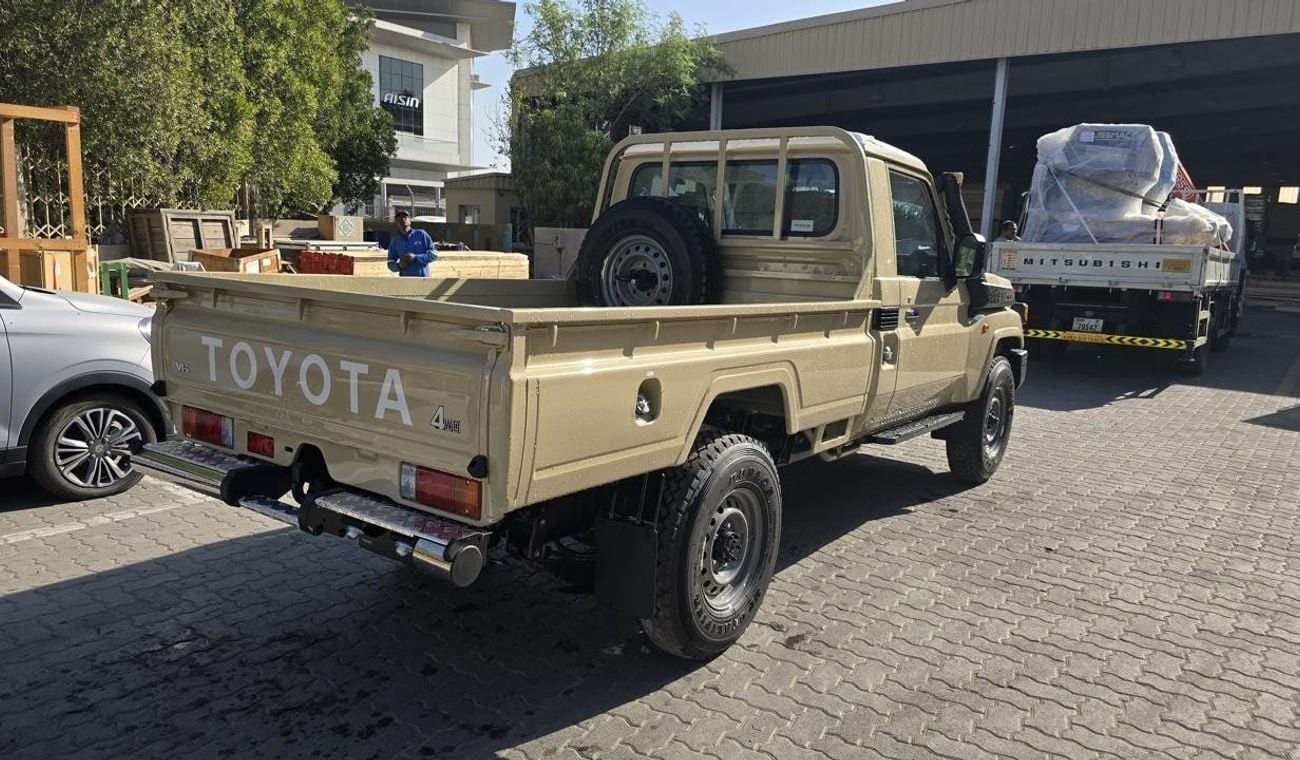 Toyota Land Cruiser Pick Up TOYOTA LAND CRUISER SINGLE CABIN PETROL V6 STD E AUTO 2025 MODEL