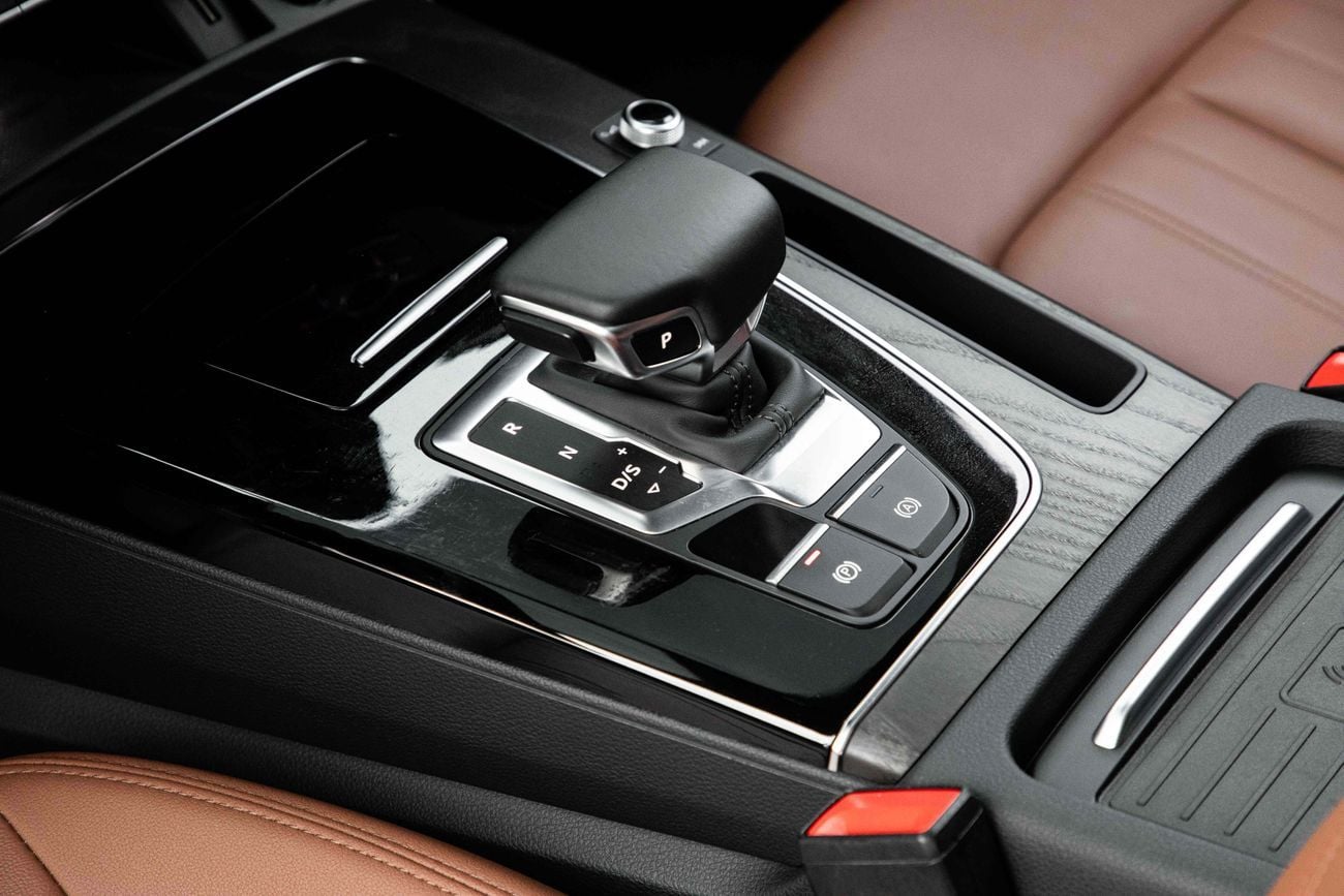 Audi Q5 40 TFSI S-LINE Q5 S-Line TFSI Quattro | 2,938 P.M | 0% Downpayment | Audi Warranty!