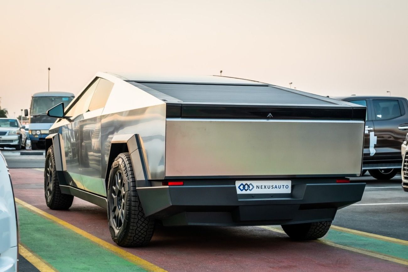 Tesla Cybertruck DUAL MOTORS FOUNDATION SERIES