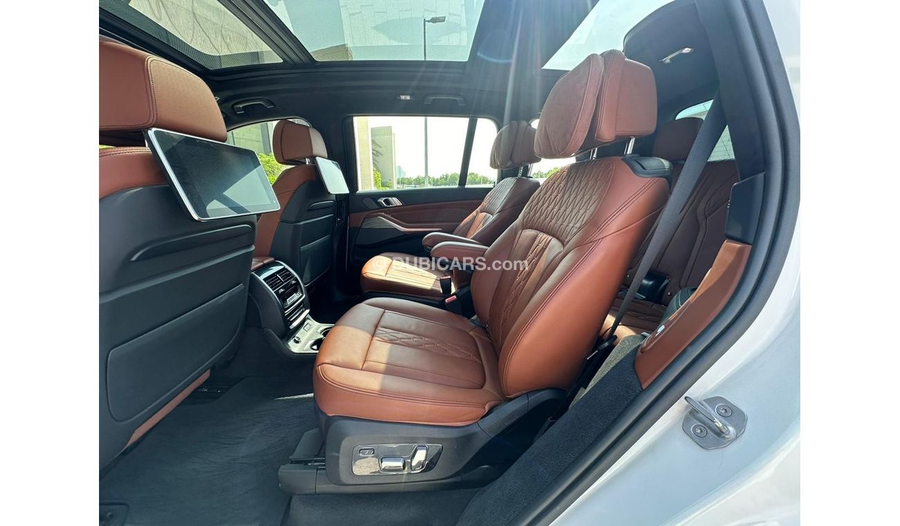 BMW X7 Bmw X7 XDrive 40i M kit Head-Up Display  Full Option Panoramic  GCC Service contract  Under warranty